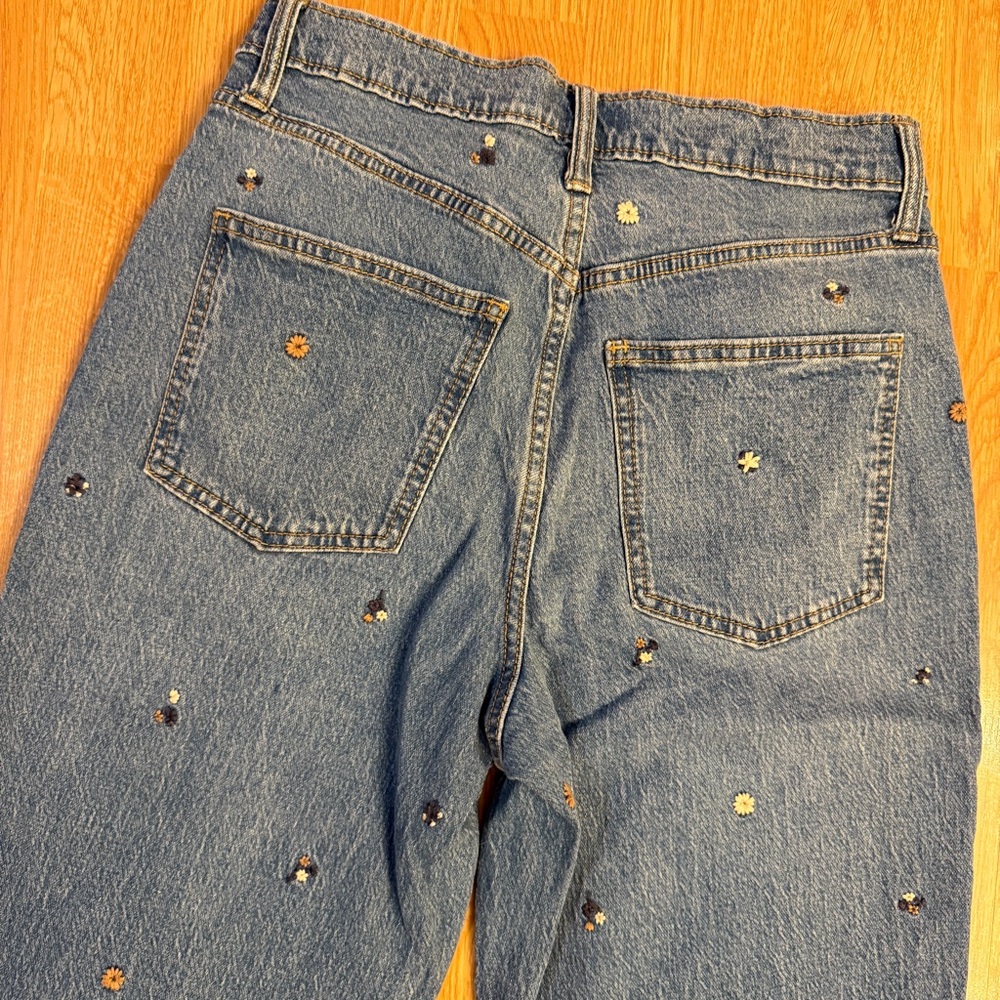 Universal Thread Straight Leg Jeans with Floral Embroidery - Picture 5 of 5